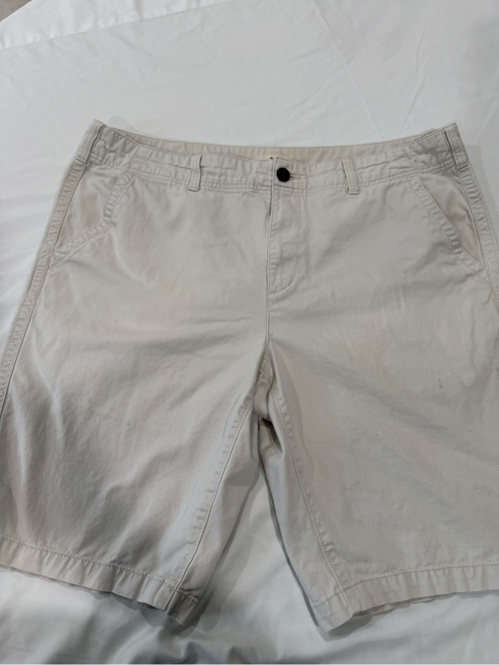 urban pipeline Men's Cream Flat Front Casual Shorts